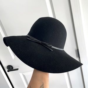 Black sun hat